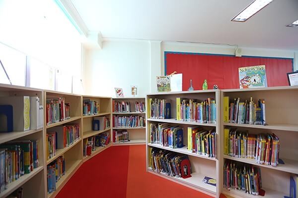 上海德威外籍人员子女学校图书馆图集