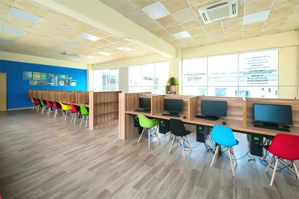 上海虹桥国际外籍人员子女学校电脑教室