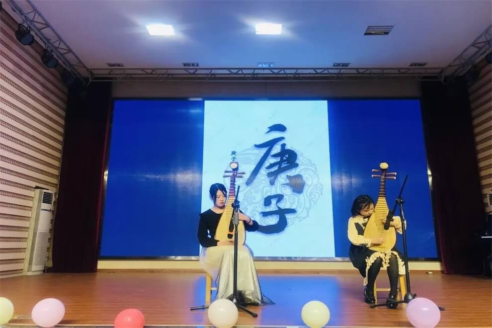 湖南省长沙市第一中学国际部琵琶表演图集