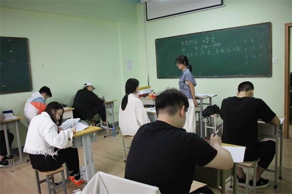 郑州基石中学国际部学生们考试图集01