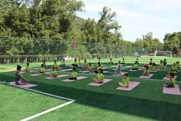 沈阳加拿大外籍人员子女学校瑜伽练习图集