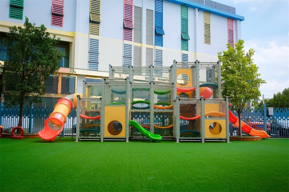 上海青浦区圣地雅歌幼儿园室外活动