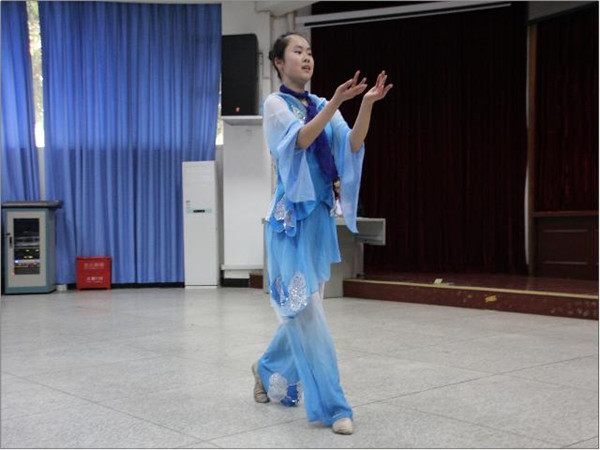 四川师大附中国际部艺术节举行舞蹈比赛图片01