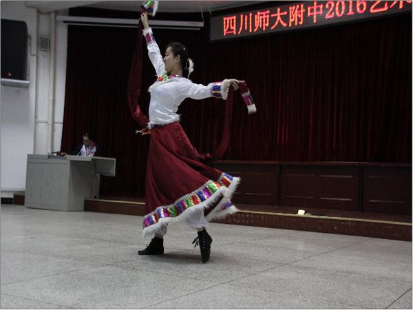 四川师大附中国际部艺术节举行舞蹈比赛图片04