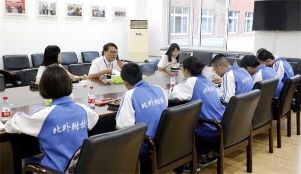 北京外国语大学附属外国语学校座谈新闻图片1