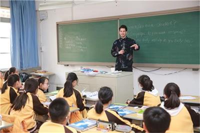 北京市第八中学怡海分校国际部开设多种语言课堂图片3