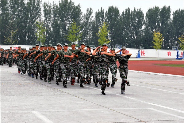 北京市第八中学国际部军训新闻图片1