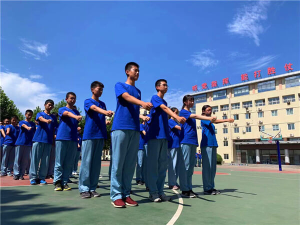 北京市第八中学国际部军训新闻图片2