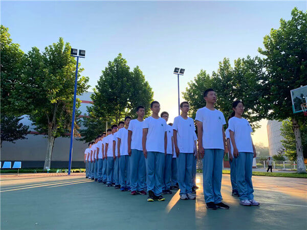 北京市第八中学国际部军训新闻图片3