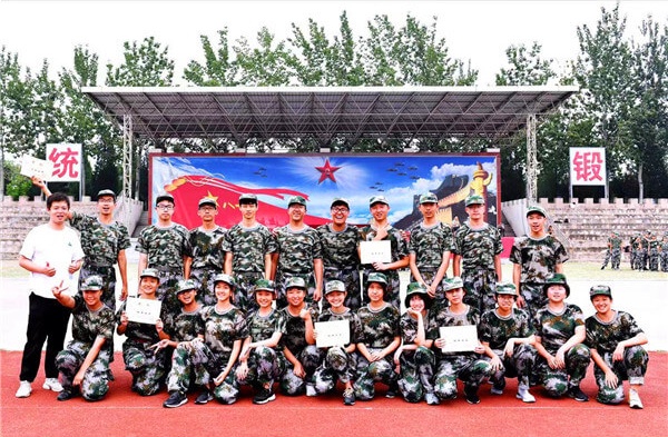 北京市第八中学国际部军训新闻图片4