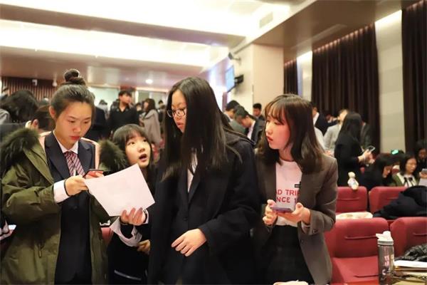 北京王府学校学生商赛图片