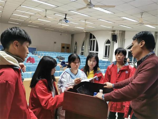 杭师大附中国际部学生参加CTB预选赛图片