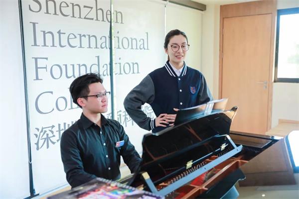 深圳国际预科学院学生学习音乐图片