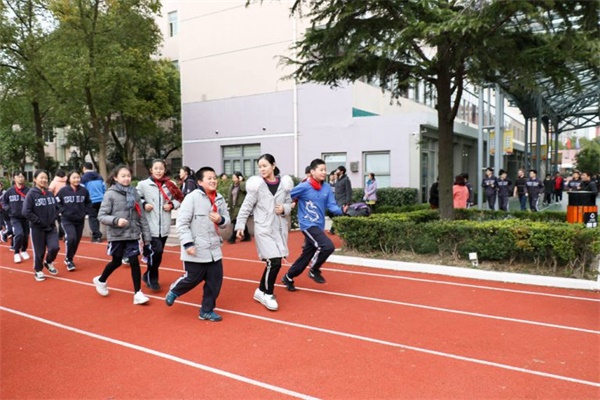 上海闵行区协和双语教科学校举行教学楼、宿舍楼疏散演练活动