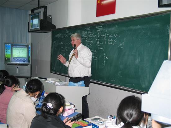 青岛启明星中学VCE国际课程班图片