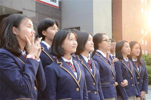广西师范大学附属外国语学校国际部的学生们