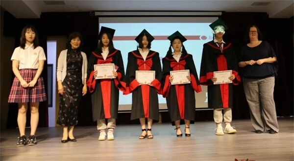 上海美达菲学校隆重举行2020届毕业典礼暨学位授予仪式图片03
