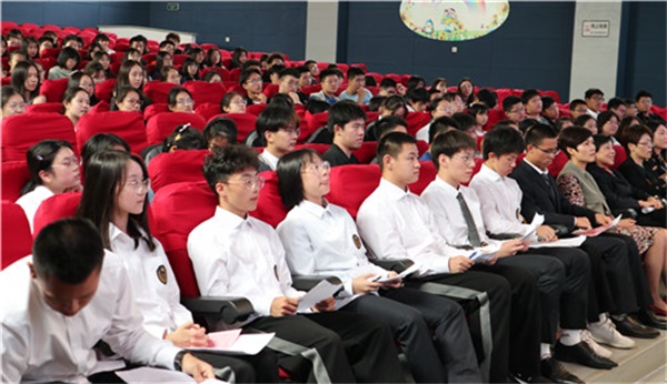 上海外国语大学附属双语学校第五届国际高中学生会换届选举