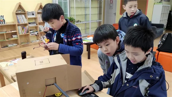 上海更新学校学子荣获上海青少年科技创新大赛奖项