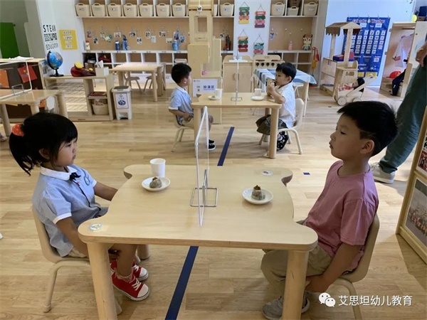 上海艾思坦幼儿园开学第一天图片3