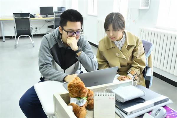 北京君诚国际双语学校师生谈话图片