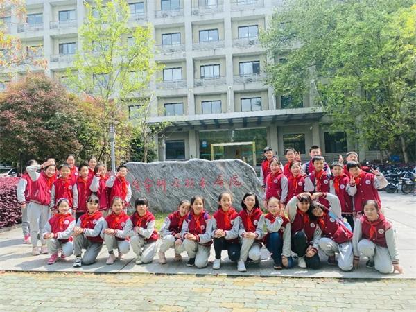 武汉外国语学校美加分校科技体验之旅图片1