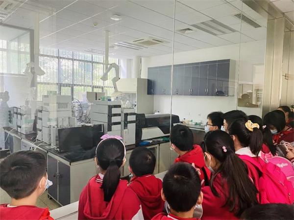 武汉外国语学校美加分校科技体验之旅图片5