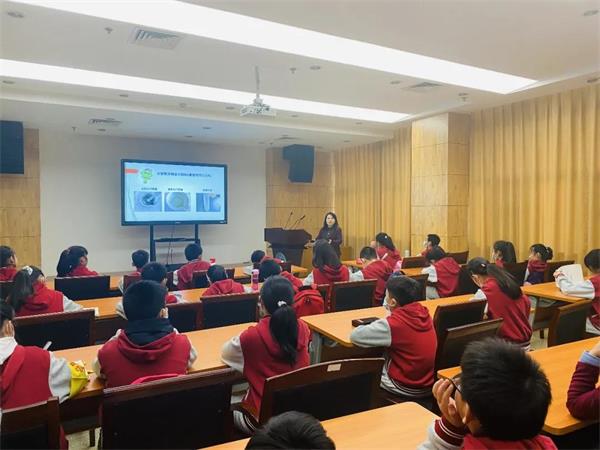武汉外国语学校美加分校科技体验之旅图片7
