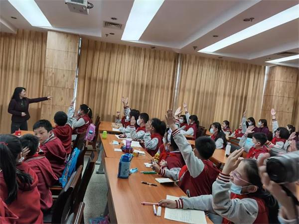 武汉外国语学校美加分校科技体验之旅图片9