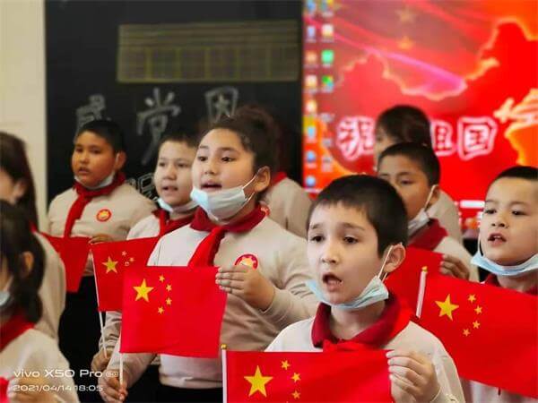 新疆大光华国际学校庆祝中国共产党成立100周年红歌比赛图片6