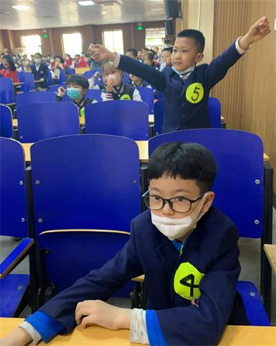 北京市中关村外国语学校小小七巧板，快乐大比拼图片5