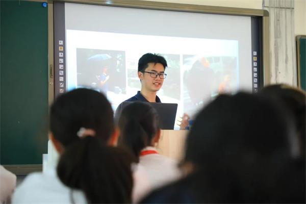 2021年上海世界外国语中学科技节展示活动图片12