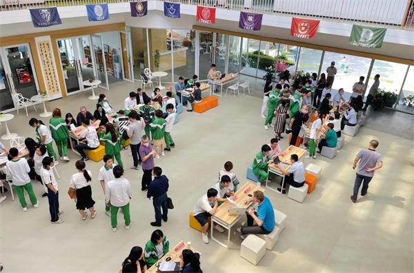广州市香江中学国际部召开2021学年第二学期期中家长会图片4