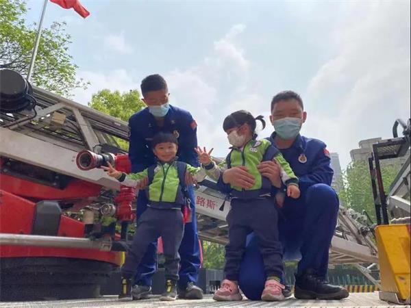 上海常青藤学校学子致敬逆行英雄消防体验活动图片1