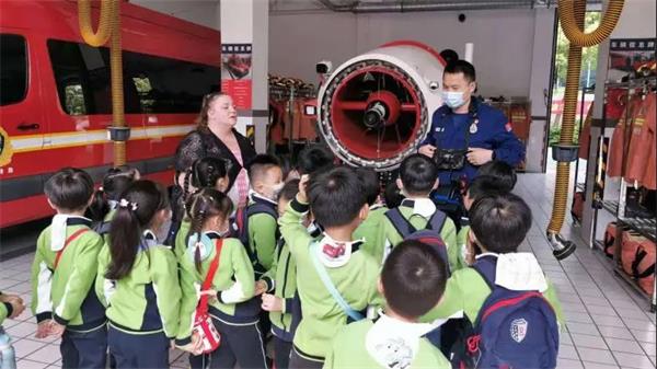 上海常青藤学校学子致敬逆行英雄消防体验活动图片4