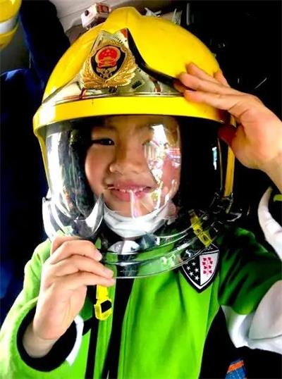 上海常青藤学校学子致敬逆行英雄消防体验活动图片5