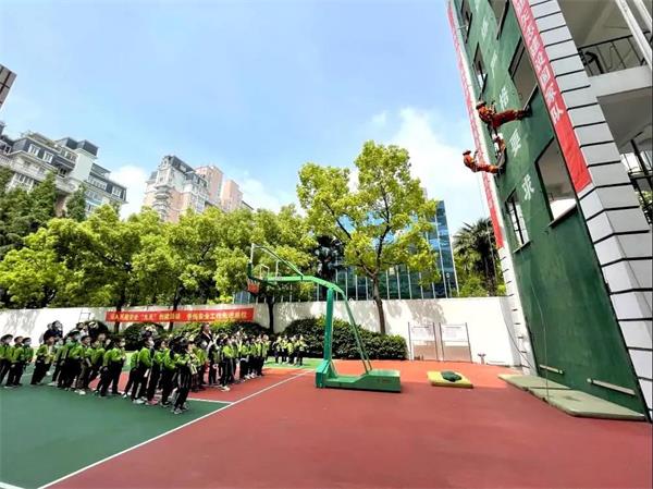 上海常青藤学校学子致敬逆行英雄消防体验活动图片10