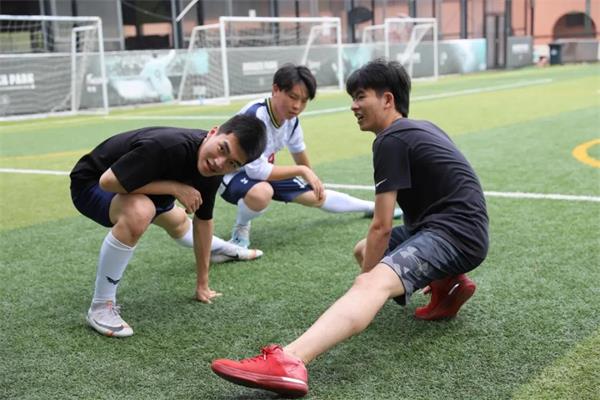 上海光华学院美高校区足球友谊告别赛图片1
