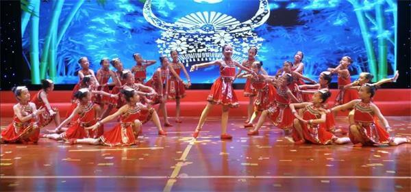 广州市增城区凤凰城中英文学校小学舞蹈比赛图片2