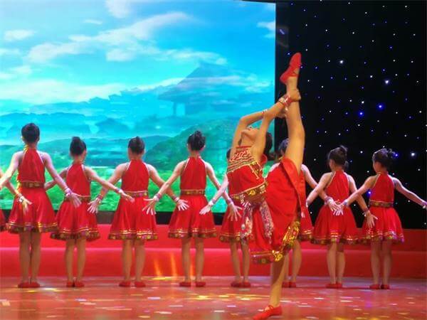 广州市增城区凤凰城中英文学校小学舞蹈比赛图片5