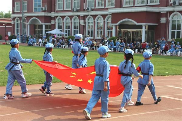 北京爱迪国际学校为小红军庆生活动图片2
