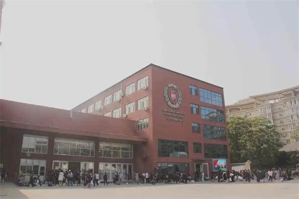 北京力迈中美国际学校爱心义卖活动图片1