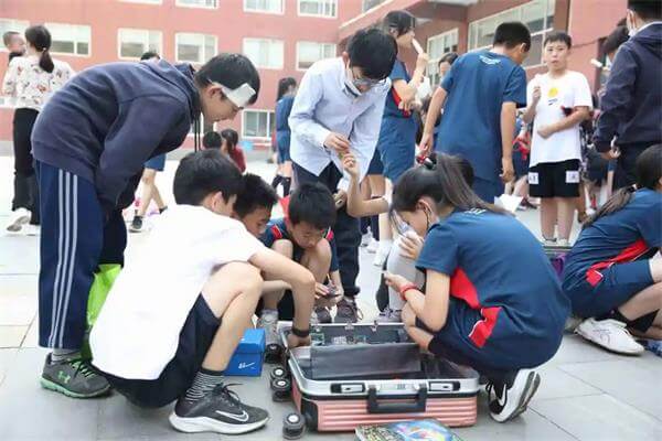 北京力迈中美国际学校爱心义卖活动图片11