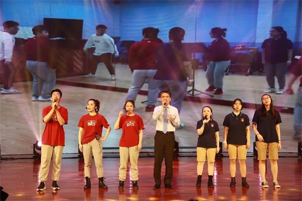 韩佳辰同学的歌声与高通、张宇靖同学的舞姿，完美演绎了《City of Star》的动人故事图片