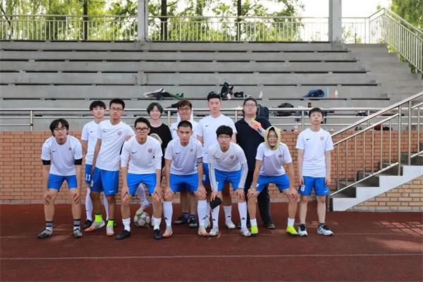 上海融育学校与包玉刚的足球友谊赛图片1