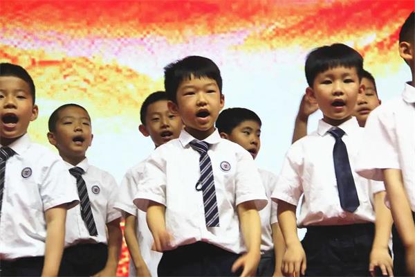北京力迈中美国际学校庆祝建党100周年诗歌朗诵活动图片3