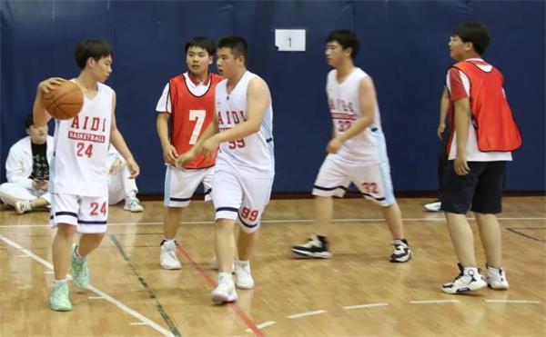学生篮球赛图片