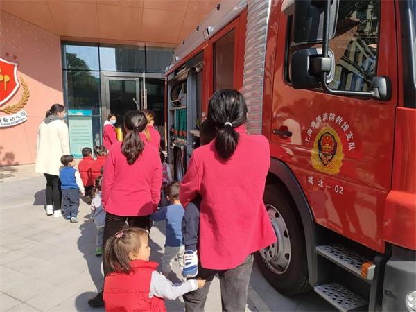 消防员叔叔走进上海青浦区圣地雅歌幼儿园图片4