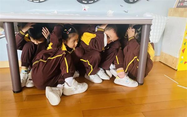 东莞市翰林实验学校国际部幼儿园反恐防暴应急演练活动图片6