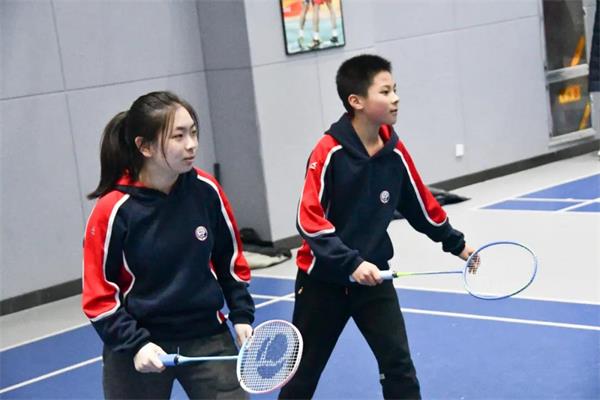 青岛威德明特双语学校羽毛球比赛图片2